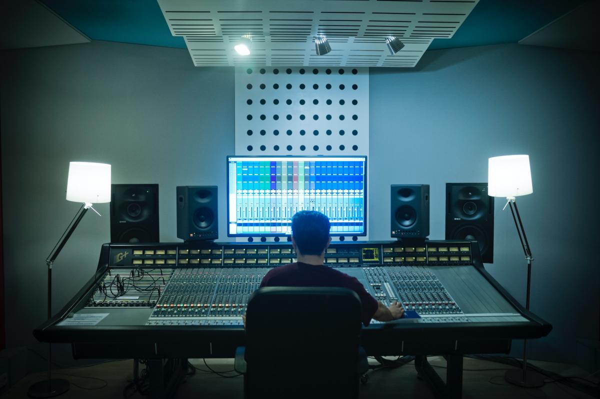 5 Reasons Why You Should Record in a Studio